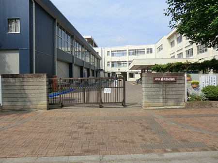 ���ӊ� ���w�Z 640m �O�F�������v�ۏ��w�Z