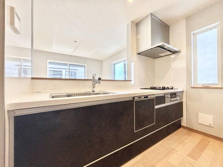 �L�b�`�� ���������Ȃ���ł����Ƒ��Ƃ̉�b���y���߂�ΖʃL�b�`��