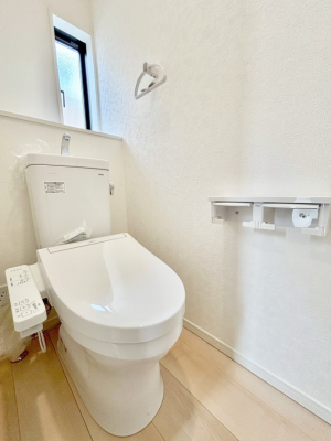 �g�C�� �g�C���͈��S�̂Q�ӏ��I���̃o�^�o�^������S�ł��B 