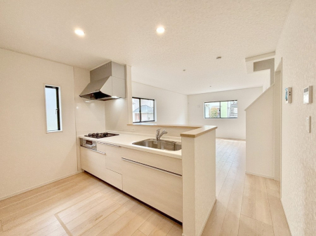 �L�b�`�� �u�₩�ȕ����ʂ蔲����L�b�`���B��������̂Ŗ��邭���C�ɂ��𗧂��܂��B