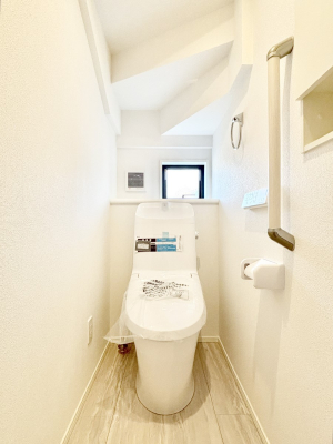 �g�C�� �g�C���͈��S�̂Q�ӏ��I���̃o�^�o�^������S�ł��B 