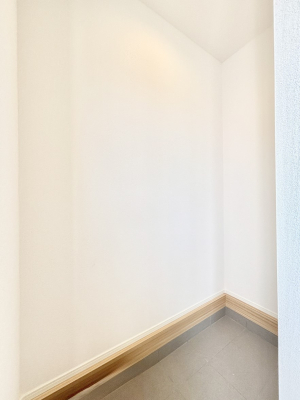 ���[ �V���[�Y�C���N���[�N�t���I�J���x�r�[�J�[���u���܂��B 