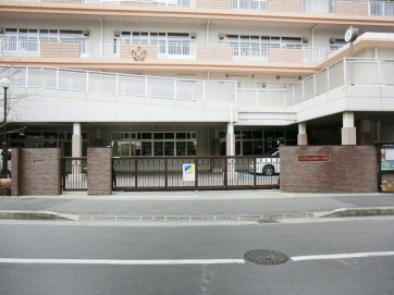 ���ӊ� ���w�Z 320m ����s�������쏬�w�Z