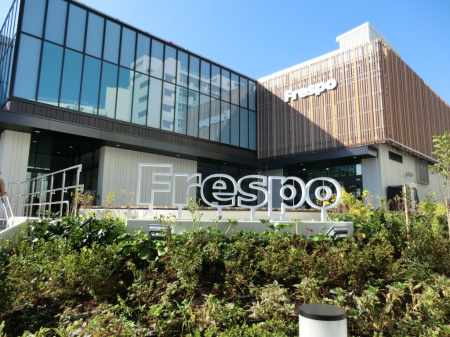 ���ӊ� �V���b�s���O�Z���^�[ 900m �t���X�|�Ђ΂肪�u