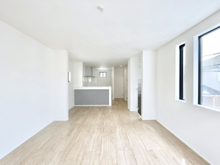 ���̑����� �Ƒ��̏Ί炪���R�Ɛ��܂�Ă���A����ȕ��͋C�̃_�C�j���O�Ɏd�オ���Ă��܂��B