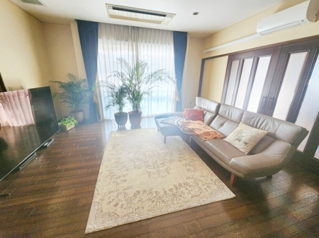 ���r���O ���Ƒ��̓��₩�Șb�����ŕ�܂�閾�邢���r���O  