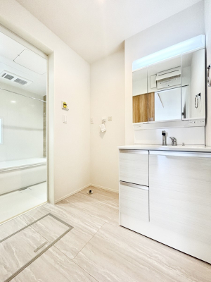 ���ʑ�E���ʏ� �������̂�����K��Ԃł��B�����̐g�x�x���C�����ǂ����g�������܂��B 