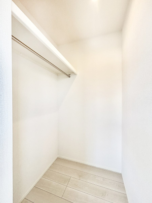 ���̑� �ߗނ��n���K�[�Ɋ|�����܂܎��[�ł���WIC�B�ߗނ̐������ڂ����₷���ĕ֗��ł��I