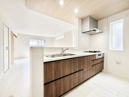 �L�b�`�� ���������Ȃ���ł����Ƒ��Ƃ̉�b���y���߂�ΖʃL�b�`��