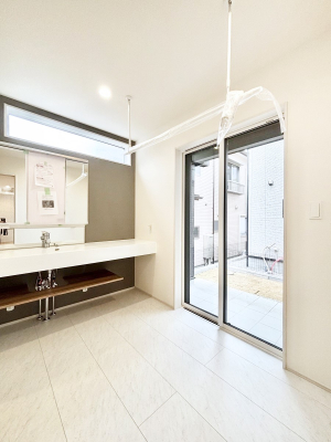 ���̑� �~�J��ԕ��̋G�߂ɕ֗��Ȏ����������t���B��ւ̏o����\�Ő��󕨊������X���[�Y�B