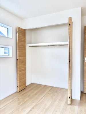 ���[ �m���̃N���[�[�b�g�B���s��������̂Ō���̈ߗނ�����������܂�܂��B