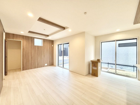 ���̑����� ���邢�z���������A�����̕��͋C�ɖ��������_�C�j���O�B   