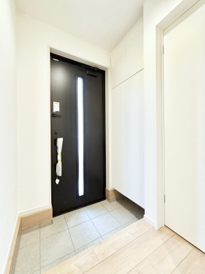 ���� �K���X�X���b�g�̓��������փh�A�������Ɍ���͂��Ă���܂�