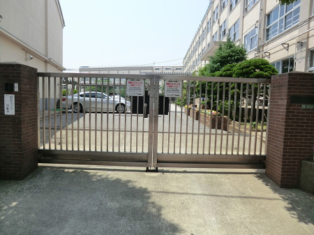 ���ӊ� ���w�Z 690m �����旧�|�̒˒��w�Z