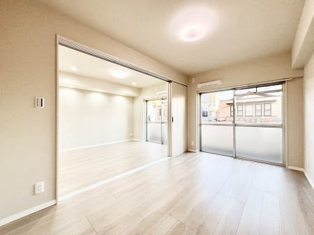 ���̑����� �o���R�j�[���J�������v���X���Ă����m��