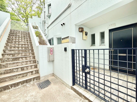 ���� �v���C�x�[�g������|�[�`�t���̌���