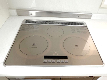 ���̑����� IH�N�b�L���O�q�[�^�[�͓V�̒����ʂ��t���b�g�Ȃ̂Œ�����͂��|�����N���N�B   