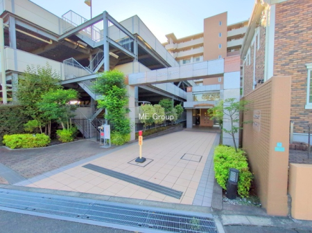 �G���g�����X -