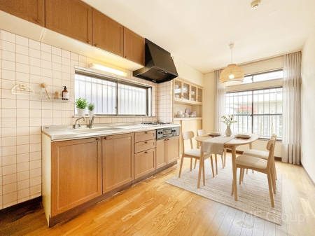 ���̑����� ���邢�z���������A�����̕��͋C�ɖ��������_�C�j���O�B  ���Ƌ��CG�ł� 