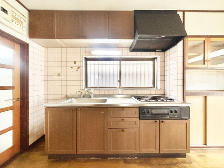 �L�b�`�� �u�₩�ȕ����ʂ蔲����L�b�`���B��������̂Ŗ��邭���C�ɂ��𗧂��܂��B�@