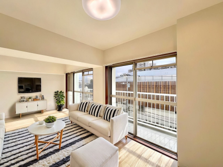 ���r���O �������������͋C�̂k�c�j�͉Ƒ��݂�Ȃ̉��K��ԁ@���Ƌ��CG�ł�