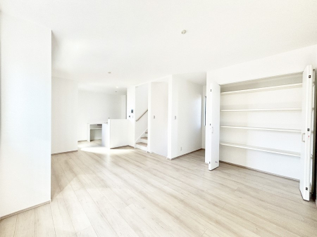 ���̑����� ���邢�z���������A�����̕��͋C�ɖ��������_�C�j���O�B   