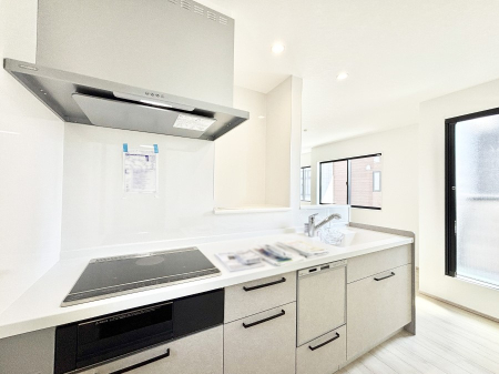 �L�b�`�� ���������Ȃ���ł����Ƒ��Ƃ̉�b���y���߂�ΖʃL�b�`��