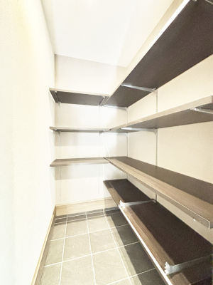 ���[ �V���[�Y�C���N���[�N�t���I�J���x�r�[�J�[���u���܂��B 