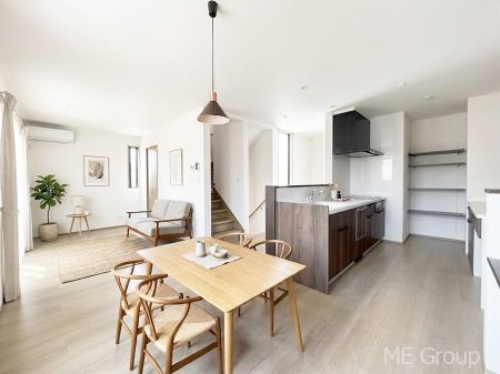 ���r���O �Ƒ��̘a�₩�ȉ�b���������Ă������B�J�����̂��郊�r���O�ł��B���Ƌ��CG�ł�  