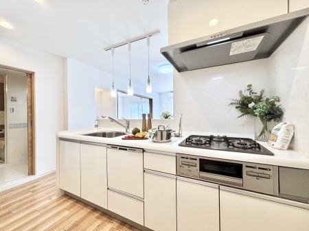 �L�b�`�� ���������Ȃ���ł����Ƒ��Ƃ̉�b���y���߂�ΖʃL�b�`��