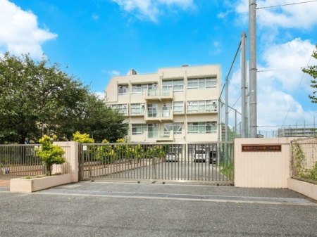 ���ӊ� ���w�Z 900m ���旧�u����񒆊w�Z