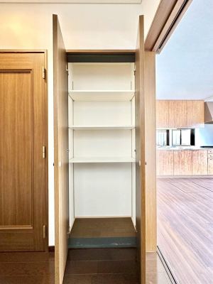 ���̑����� �L�����[�B�|�������G�߂̏��������[���邱�Ƃ��ł��܂��B