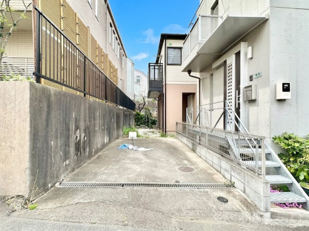  �����Ɍ������Ȃ����ԃX�y�[�X�B