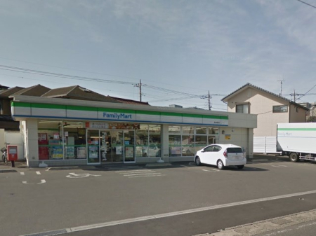 ���ӊ� �R���r�j 700m �t�@�~���[�}�[�g ���򈮒��X