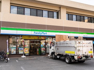 ���ӊ� �R���r�j 500m �t�@�~���[�}�[�g �����{��꒚�ړX