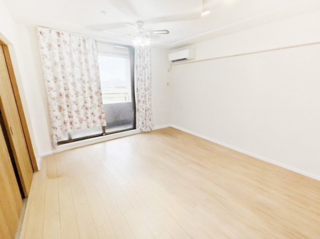 ���r���O ���邢�z���������A�����̕��͋C�ɖ�������郊�r���O�_�C�j���O  ��CG���H�� 