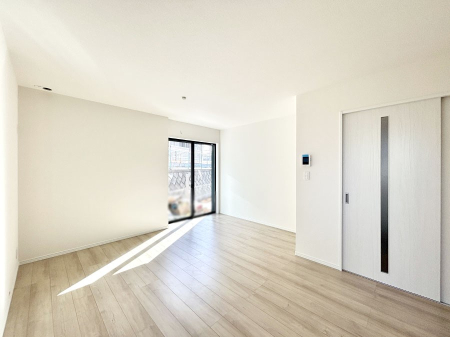 ���̑����� �Ƒ��̏Ί炪���R�Ɛ��܂�Ă���A����ȕ��͋C�̃_�C�j���O�Ɏd�オ���Ă��܂��B