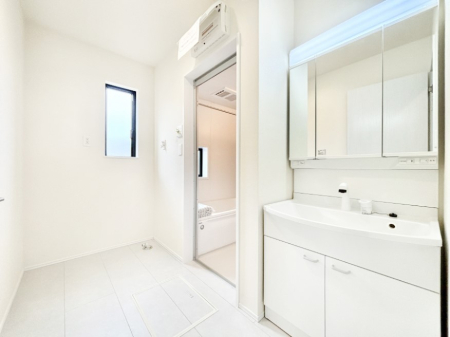 ���ʑ�E���ʏ� �������̂�����K��Ԃł��B�����̐g�x�x���C�����ǂ����g�������܂��B 