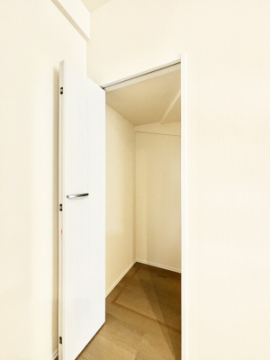 ���[ �L�b�`�������[�B�H���H�ނ̃X�g�b�N�͂������A���p�i�̎��[�Ȃǎg�����͂��낢��