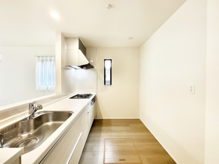 �L�b�`�� ���������Ȃ���ł����Ƒ��Ƃ̉�b���y���߂�ΖʃL�b�`��