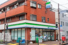 ���ӊ� �R���r�j 300m �t�@�~���[�}�[�g ������X