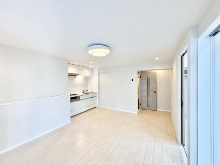 ���r���O ���邢�z���������A�����̕��͋C�ɖ�������郊�r���O�_�C�j���O 