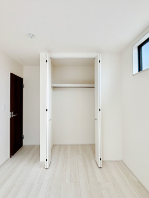 ���[ �m���̃N���[�[�b�g�B���s��������̂Ō���̈ߗނ�����������܂�܂��B�@