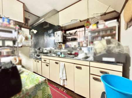 �L�b�`�� �������̂������ŉƑ��̏Ί炪�L����܂�