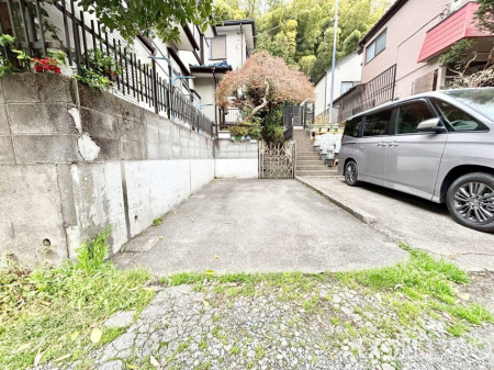  �����Ɍ������Ȃ����ԃX�y�[�X�B�@��CG���H��