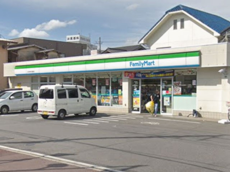 ���ӊ� �R���r�j 300m �t�@�~���[�}�[�g����ؒ������O�X