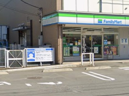 ���ӊ� �R���r�j 180m �t�@�~���[�}�[�g ���c�J���c�l���ړX