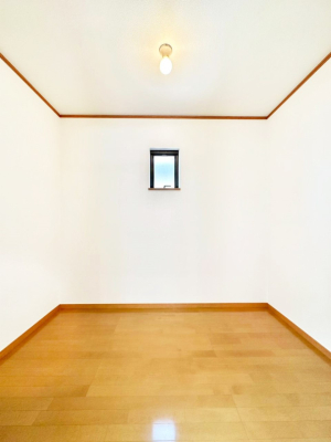 ���̑� �G�ߕi���̕i�Ȃǂ����Ղ���[�o����E�H�[�N�C���N���[�[�b�g�t���ł��B