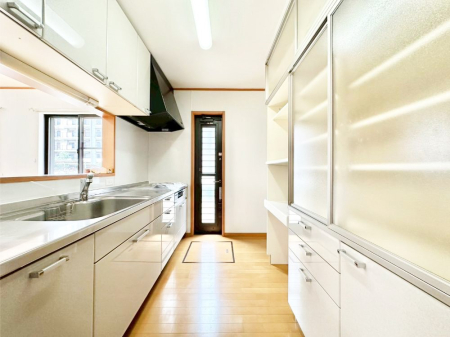 �L�b�`�� �L�b�`���Ƃ������̃J�b�v�{�[�h�B�S�̂ɓ��ꊴ����d�オ��ɂȂ��Ă��܂��B