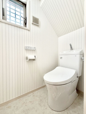 �g�C�� �g�C����1�K��2�K���ꂼ��ɔz�u����Ă��ĂƂĂ��֗��ł��B 